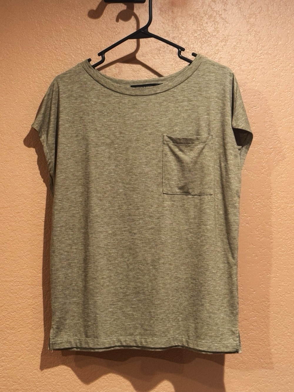 Merokeety Casual Pocket Tee - Olive Green Women’s Top Size Medium